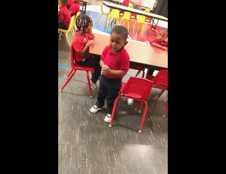 Menino de 3 anos faz oração com colegas de escola e vídeo viraliza menino-de-3-anos-faz-oracao-com-colegas-de-escola-e-video-viraliza